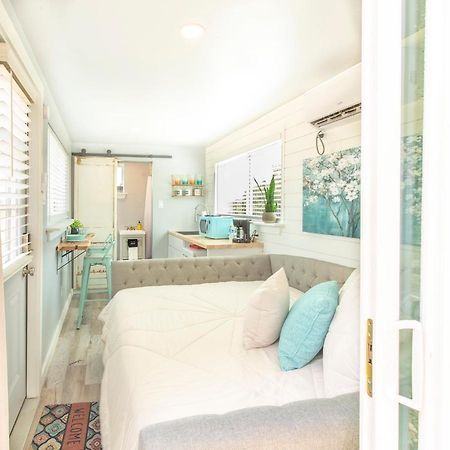 The Container Retreat @ 290 Wine Trail #1 Escape To Hye, Tx Villa Buitenkant foto