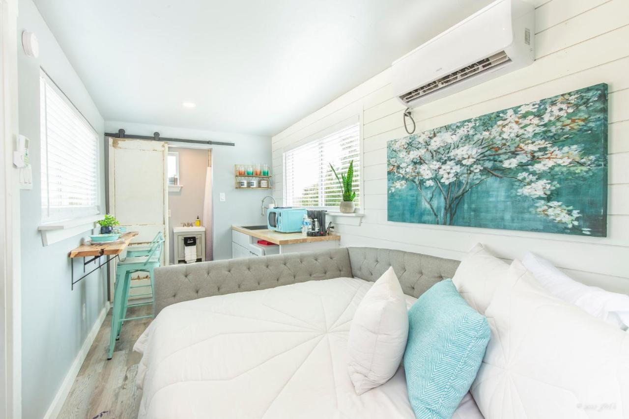 The Container Retreat @ 290 Wine Trail #1 Escape To Hye, Tx Villa Buitenkant foto
