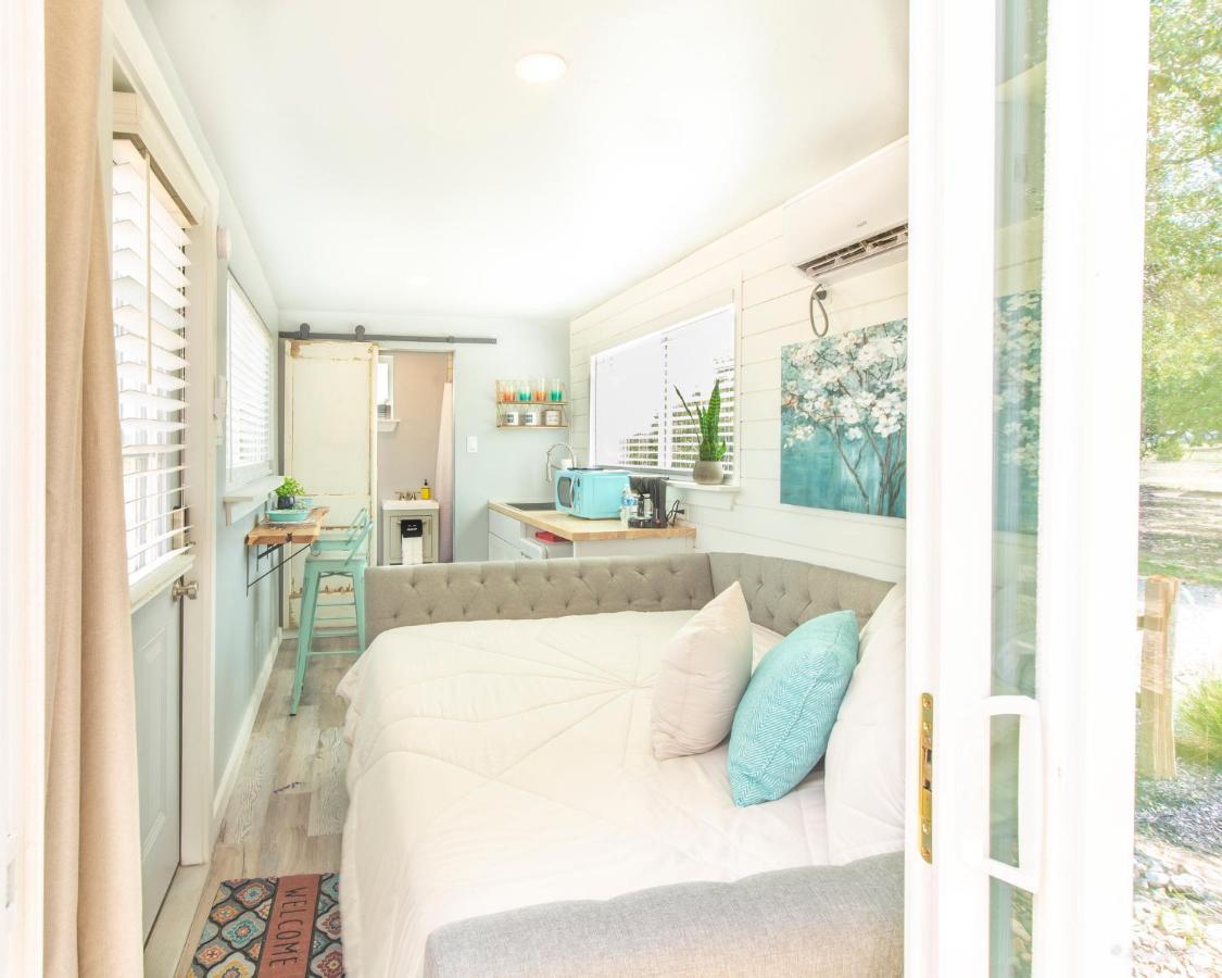 The Container Retreat @ 290 Wine Trail #1 Escape To Hye, Tx Villa Buitenkant foto