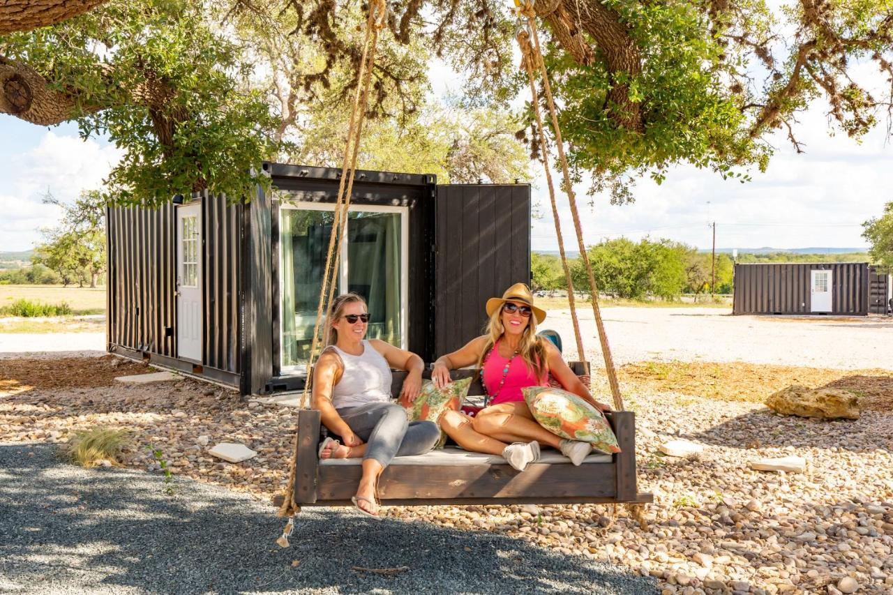The Container Retreat @ 290 Wine Trail #1 Escape To Hye, Tx Villa Buitenkant foto